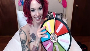 Inked Anna Bell cosplay masturbating on live cam