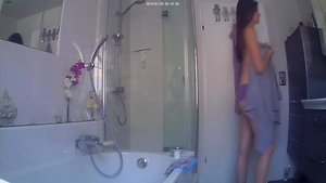 Tight german teen pussy eating in bath