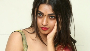 Dirty talk very hawt Egyptian Radhika Apte HD