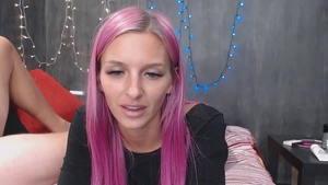 Tattooed amateur handjob live on webcam