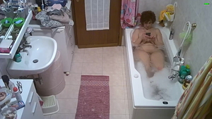 Big butt pawg hidden masturbating in the bath