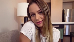 Teen Naomi Swan pussy eating