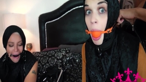 Hard ramming accompanied by very hawt teen chick