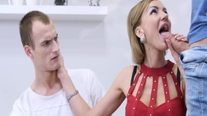 Babe uncover natural tits