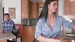 Naughty Melissa Lynn really likes good fuck