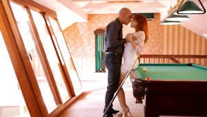 Slim Amarna Miller handjob