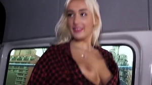 Blowjobs at the backseat between super sexy babe Daisy Lee