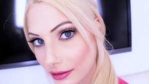 Hard nailining alongside nice amateur