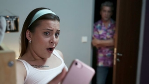 Curvy Mia Rose handjob XXX video