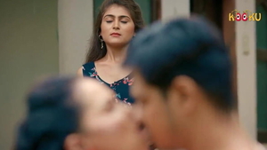 Sensual kissing very hawt Arabian