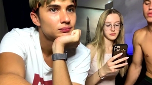 Very cute teen chick threesome live on webcam