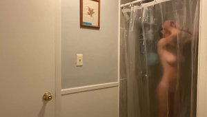 Finds dick to fuck in the shower